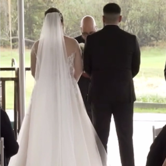  Cathedral Veil from kleinfelds - Picture 4 of 7